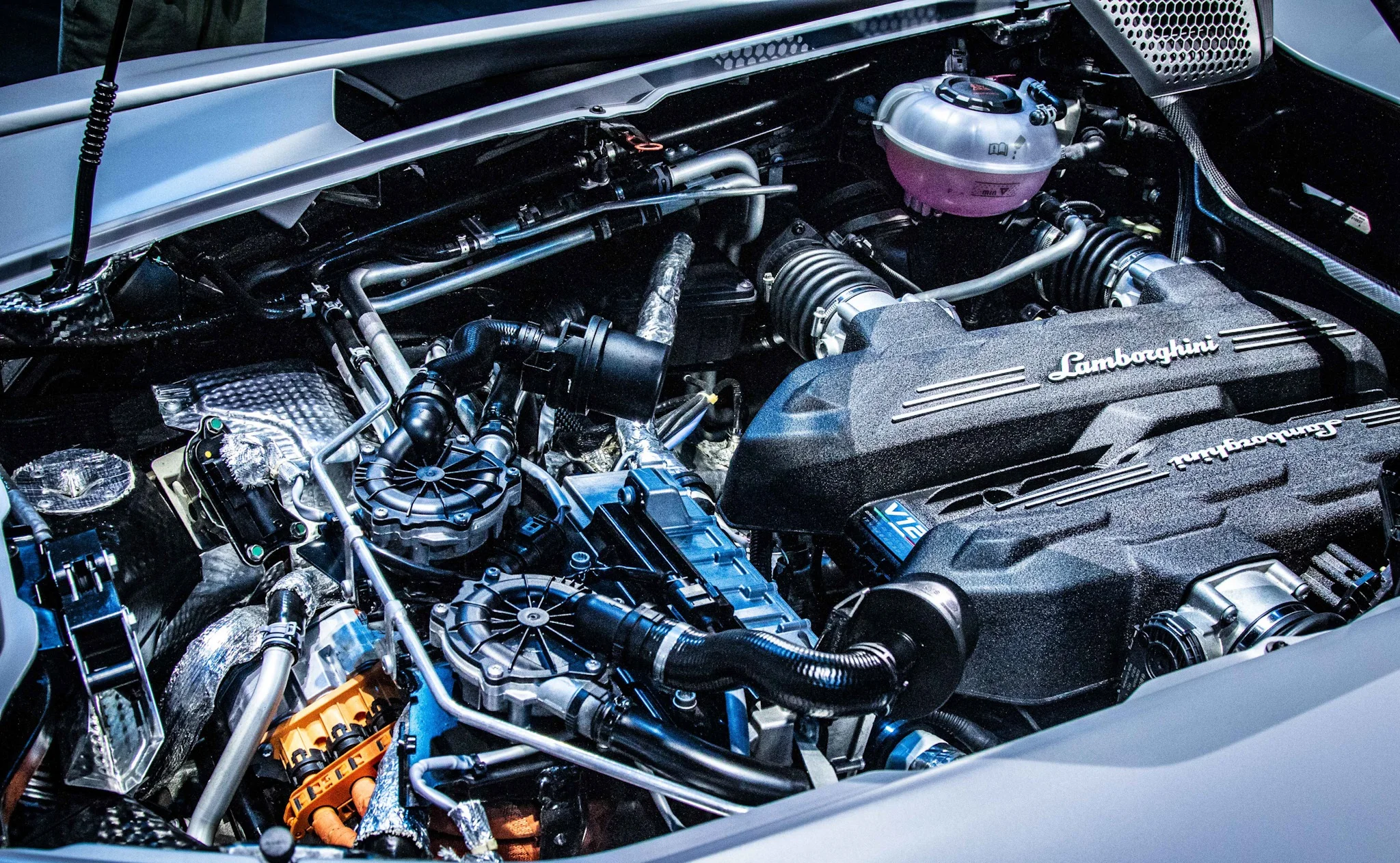 Động cơ Lamborghini Revuelto