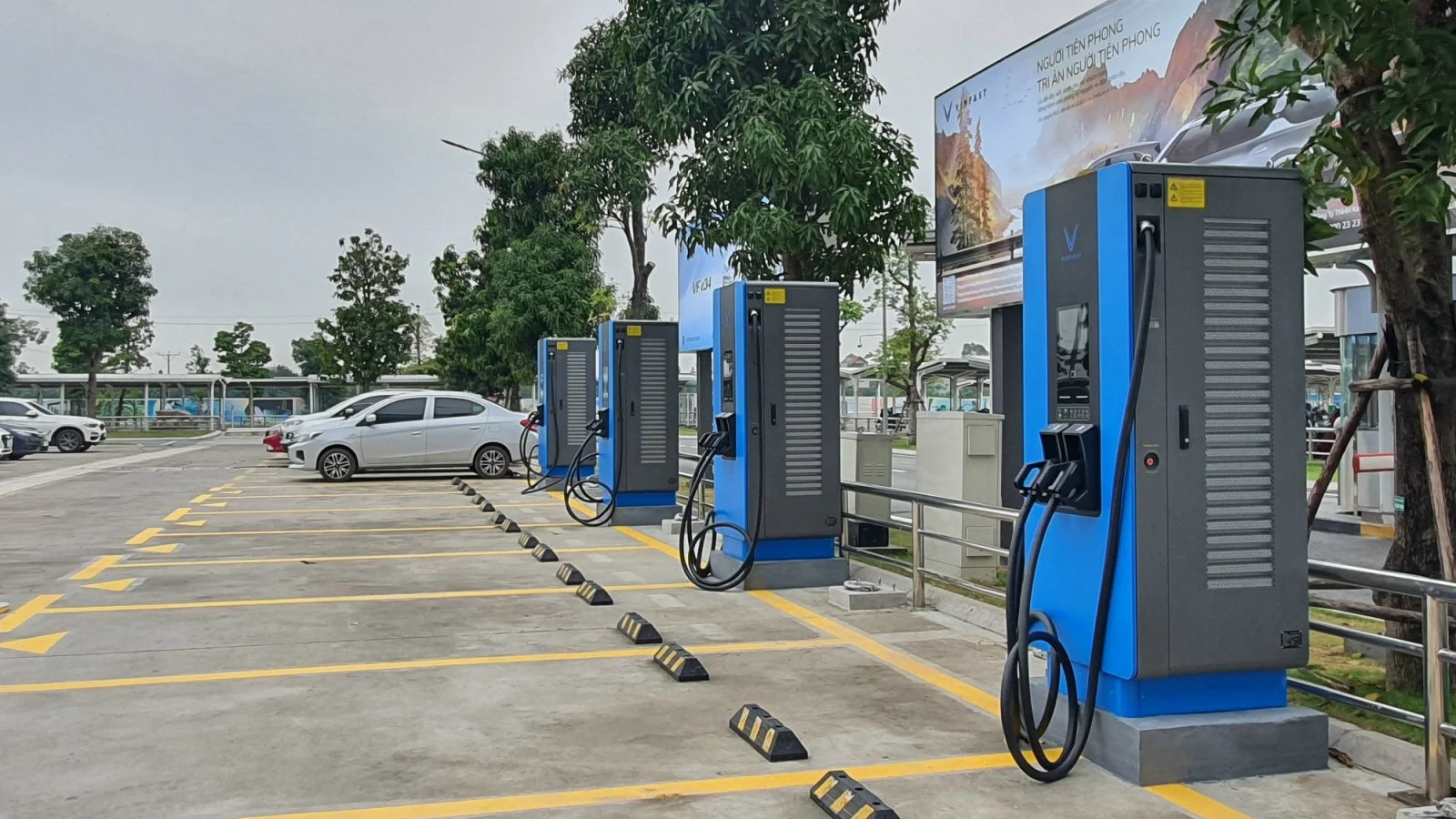 Trạm sạc ô tô xe máy điện VINFAST