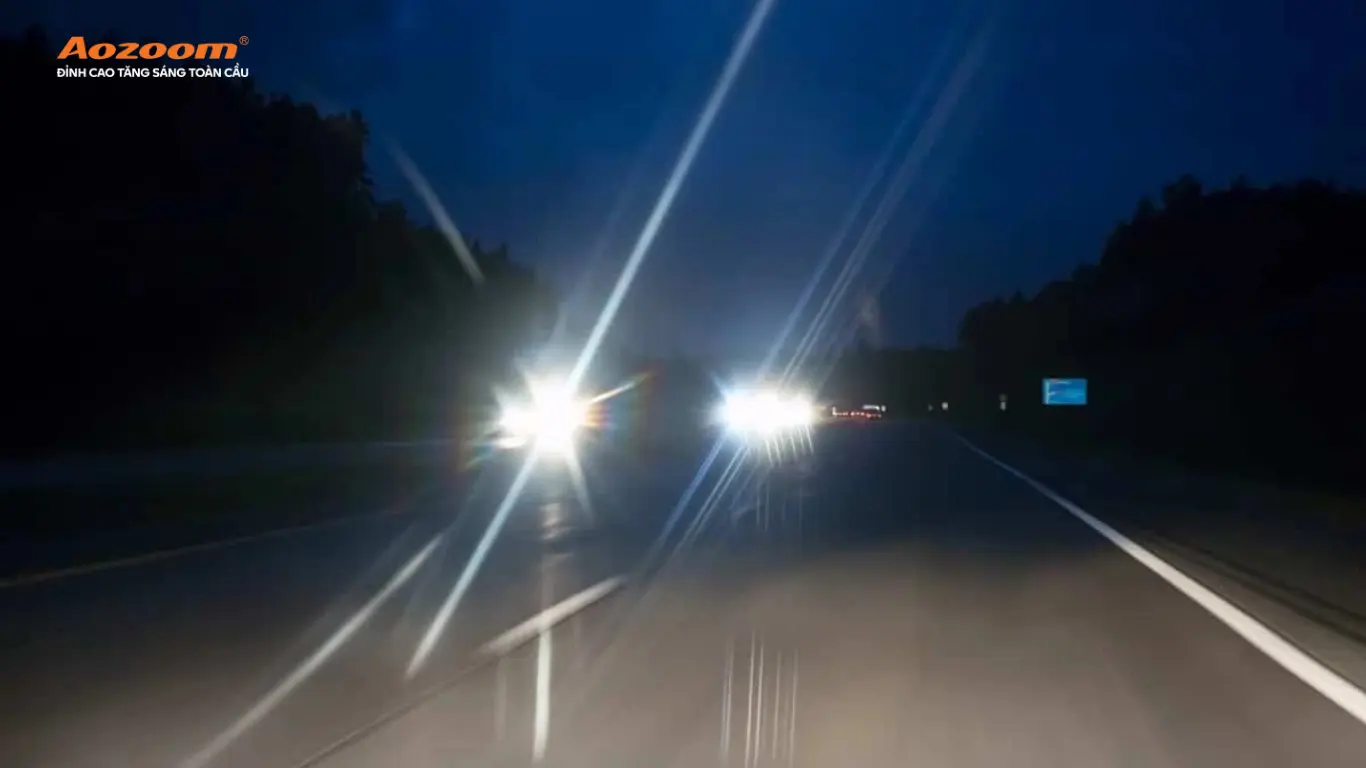 Cách Xử Lý Hiệu Quả Khi Gặp Xe Ngược Chiều Bật Pha Gây Chói Mắt – An Toàn Lái Xe Ban Đêm