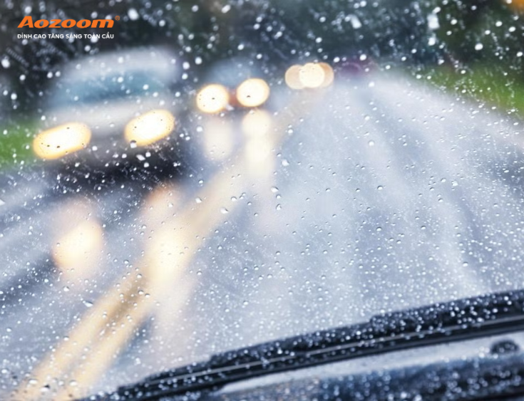 Đèn bi gầm là thiết bị hỗ trợ đắc lực cho các tài xế khi đi mưa