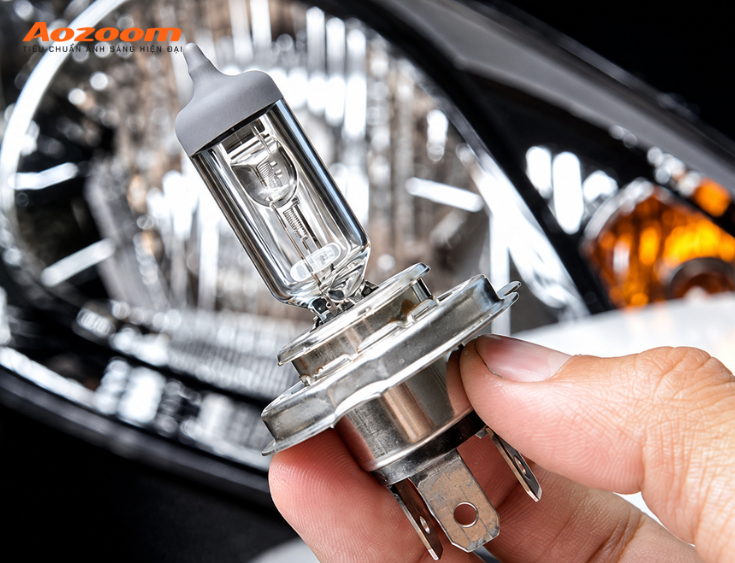 Bật đèn Halogen khi động cơ đã tắt có thể làm hao bình ắc quy