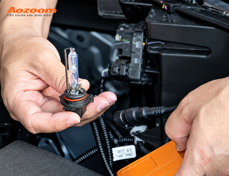 Nên thay bóng Xenon ô tô khi chất lượng ánh sáng không còn được đảm bảo