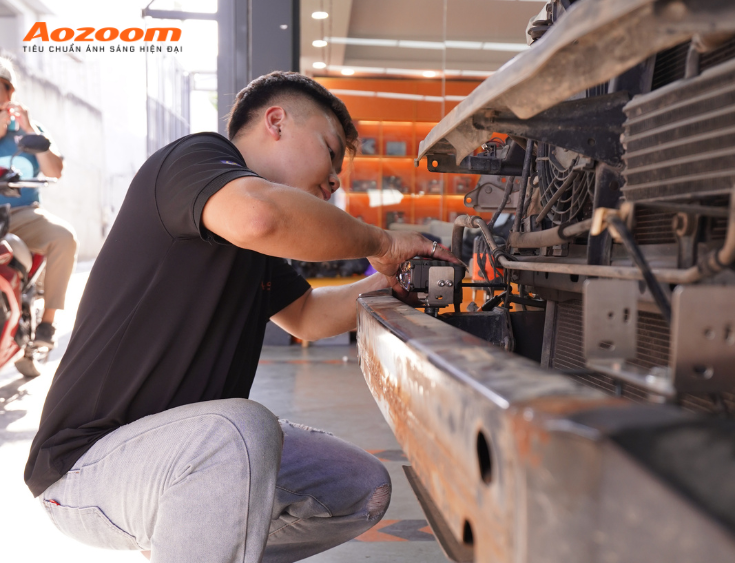 Chủ xe nên nhờ đến sự trợ giúp của kỹ thuật viên nếu đèn xe có dấu hiệu nóng bất thường