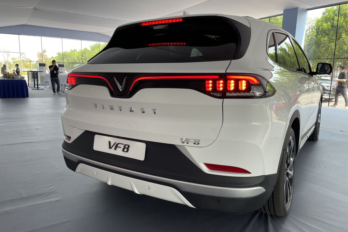 Đèn hậu LED trên VF 8