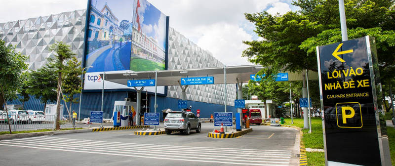 Lối vào nhà gửi xe tại Tân Sơn Nhất