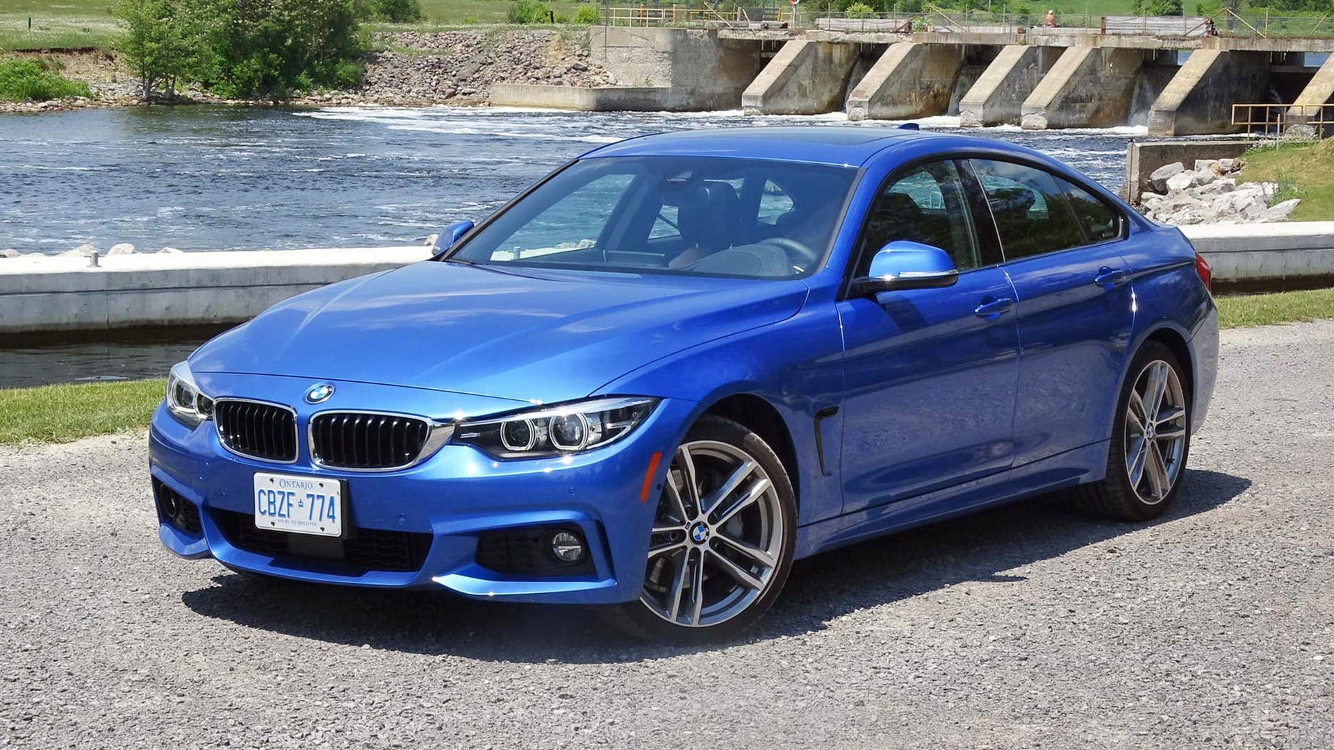 bmw-so-huu-ve-dep-ap-dao-cac-xe-canh-tranh