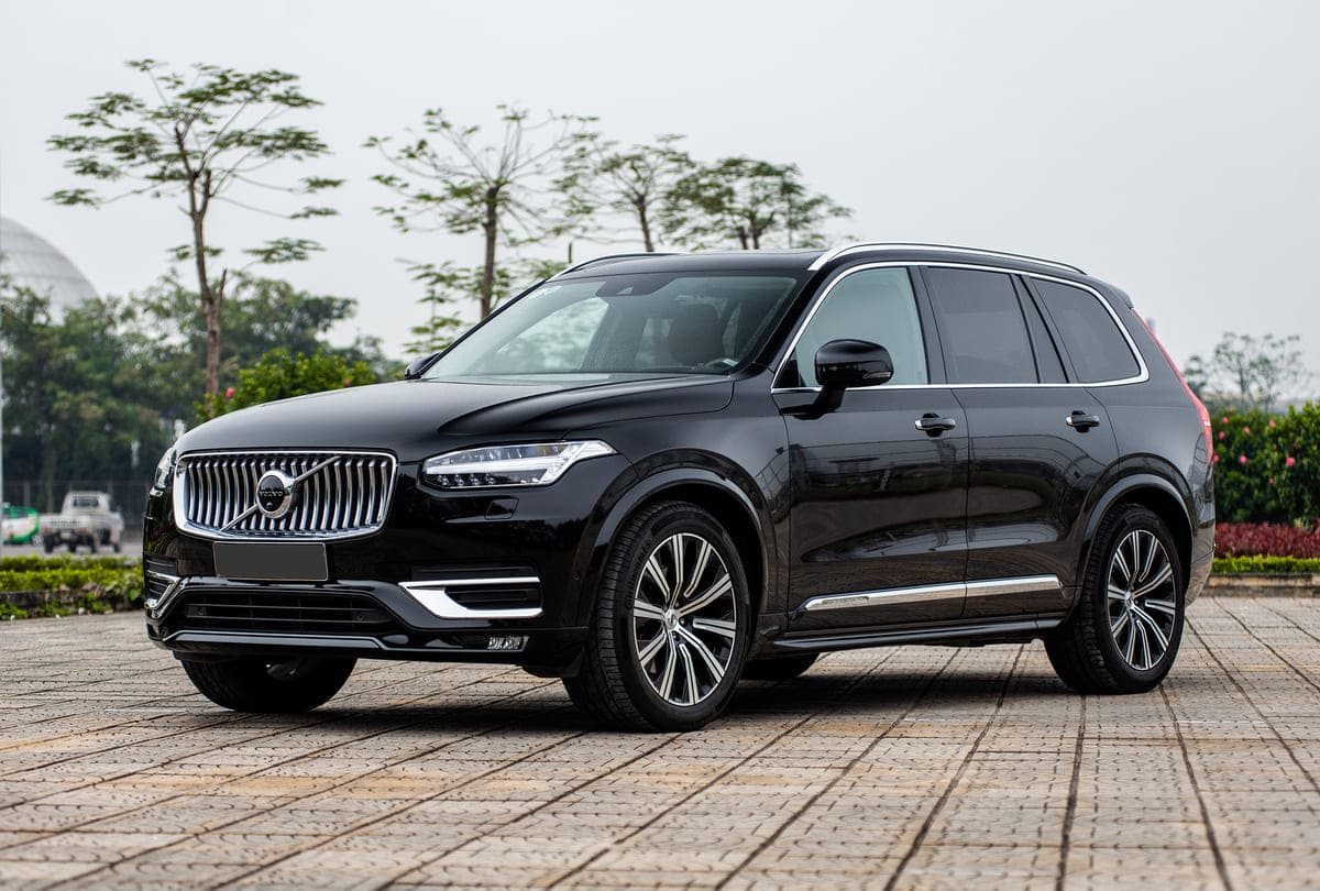 xc90-volvo-mau-suv-hang-sang-co-trung-hybrid-sac-ngoai