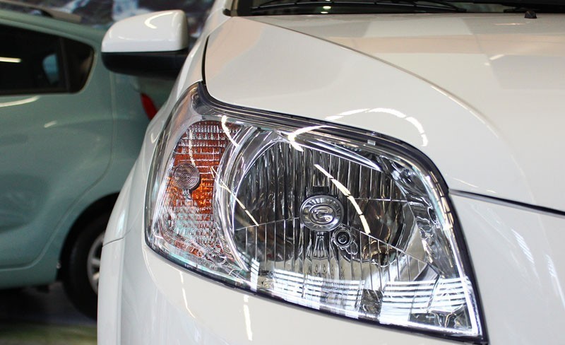 gia-do-den-laser-cho-o-to-tren-thi-truong-hien-nay